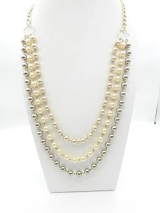 Collar de cadena de triple cadena blanco gris imitación perlas tono dorado con cuentas de triple cadena de colección - Imagen 1 de 5
