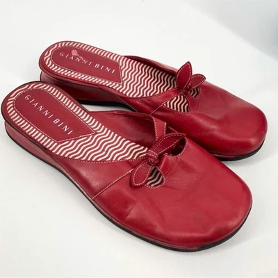 Zapatos sin cordones Gianni Bini para mujer 7,5 rojo detalle de lazo coqueta espalda abierta Foto 1 de 4