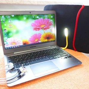 Samsung 535U Business 13 Zoll METALL ULTRA Netbook Windows 10 SSD 6GB RAM AMD A6 - Bild 1 von 10