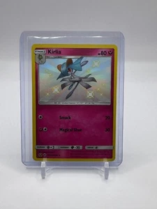 Pokemon TCG Kirlia SV35/SV94 Destino Nascosto: Shiny Vault Holo quasi nuovo - Foto 1 di 2