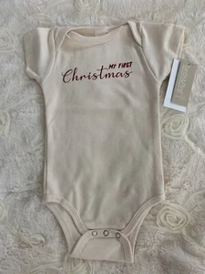 Nuevo con etiquetas $28 Décimo y Pino 0-3 Meses Mi Primera Navidad Body Orgánico - Imagen 1 de 7