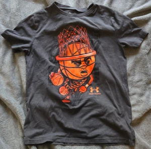 NWOT - Under Armour - Short Sleeve - Black - Orange Logo - Size YXL - T Shirt - Picture 1 of 4