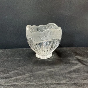 Vintage Kristall Glas Schale geätzt Blumenband gewellter Rand geschliffene Platte Design - Bild 1 von 4