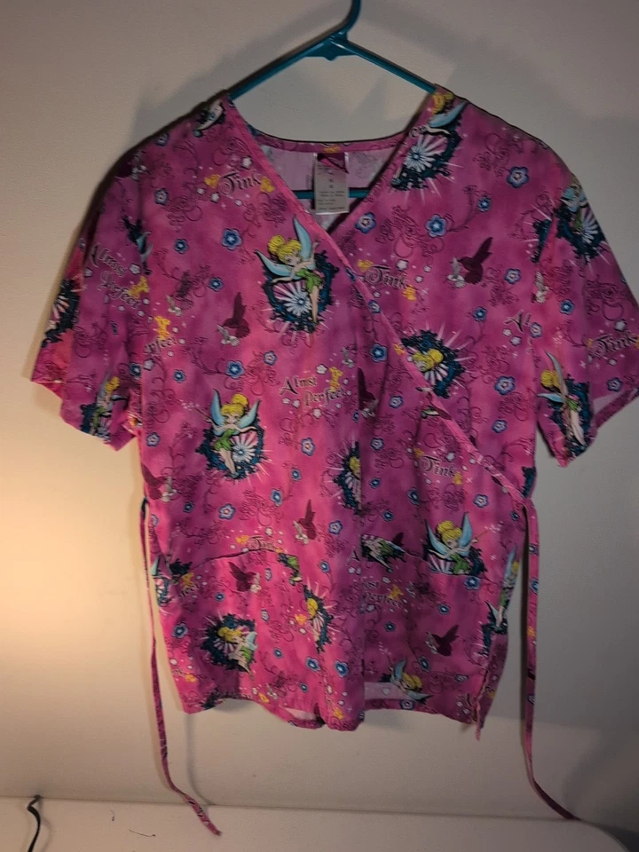 Blusa Disney Rosa Média Sininho Peter Pan Manga Curta Quase Perfeita - Imagem 1 de 4