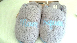 Dearfoams Mom Squad Slippers Women Size S 5-6 Mem Foam NEW - Picture 1 of 7