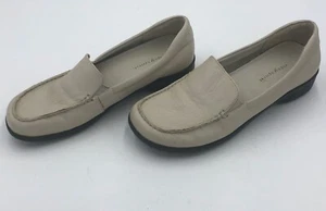 Easy Spirit Womens Beige Leather Loafer Shoe Size 7.5W - Picture 1 of 7
