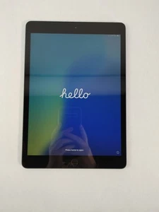 Apple iPad 7th Gen A2200 32 GB iOS 18.4 Space Gray Tablet - Picture 1 of 6