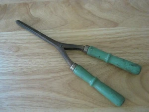 Antique/Vintage Hair Curling Iron Green Wooden Handles - Picture 1 of 7