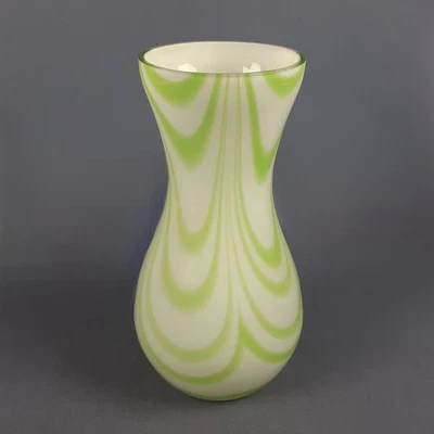 Vaso Vetro Murano Carlo Moretti Opalino Bianco Verde Festone Design 1970 - Immagine 1 di 4