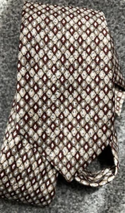 Corbata de poliéster vintage hecha en Inglaterra geométrica beige borgoña para hombre - Imagen 1 de 4