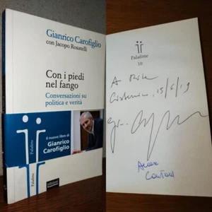 Gianrico Carofiglio CON I PIEDI NEL FANGO intervista politica + DEDICA AUTOGRAFA - Picture 1 of 5