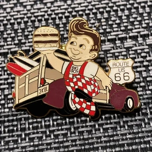 Prendedor de solapa vintage 1997 Bob's Big Boy Restaurant metal/esmalte publicidad Tie Tac - Imagen 1 de 4