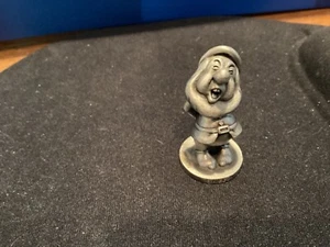 WALT DISNEY SCHMID FINE PEWTER 2 INCH FIGURE OF SNEEZY - Picture 1 of 3