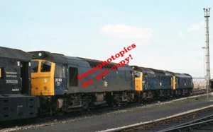 Original 35 mm Eisenbahndia -K44- 25190 /25253 / 25067 @ Newton Heath April - Bild 1 von 1