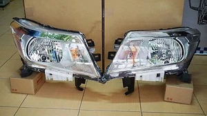 NISSAN NAVARA / NP300 2015-17 GENUINE PAIR HEADLIGHT LAMP - Picture 1 of 12