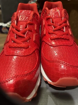 Zapatillas New Balance, Niños Grandes Talla 4.5 Número de Artículo G6574S2 Foto 1 de 4