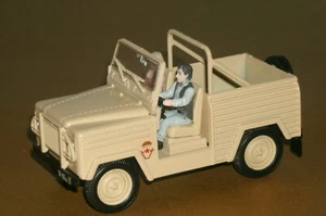 1/43 Scale 1984 Land Rover 90 Lightweight Bond 007 Model 3.5" Universal Hobbies - Picture 1 of 6