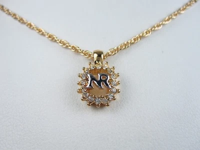 Colgante enchapado en oro Nina Ricci con cristales de Swarovski y logotipo sin precio de reserva 16-18" - 8017 Foto 1 de 3