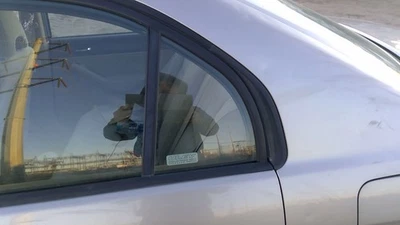 2001-2005 Honda Civic водитель левое заднее вентиляционное окно задняя дверь стекло с рамой - Изображение 1 из 4