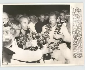 Foto de prensa de 1954 ganadores del Gran Premio Bill Lloyd Stirling Moss de colección - Imagen 1 de 2
