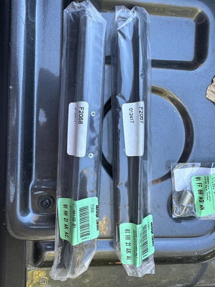 1983-1993 Ford Mustang conversível quarto de janela cinto externo tira meteorológica F2068 - Imagem 1 de 1