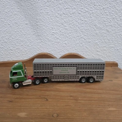 Winross Diecast 1/64 比例卡车带牲畜拖车-WALTER M DUNLAP & SONS, INC — 第 1/4 张图片