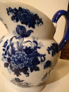 VTG Beautiful Colbalt Blue / White Pitcher Chrysanthemum lotus Flowers 9.5"Tall - Picture 1 of 12