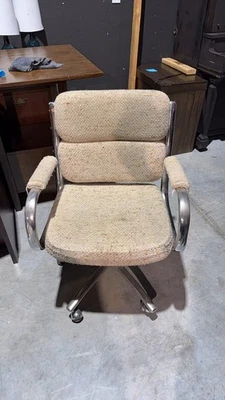 Silla de oficina moderna vintage de mediados de siglo con marco cromado Foto 1 de 2