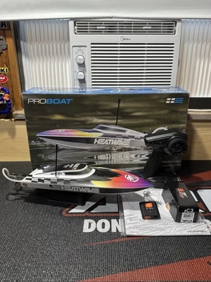 Pro Boat Recoil 2 18" Brushless Heatwave RTR - Image 1 of 4