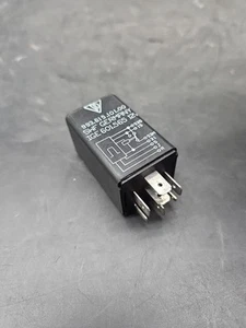 PORSCHE 911 / 928 / 944 / 968 INTERMITTENT WIPER RELAY 99361510100 G1-824 - Picture 1 of 5