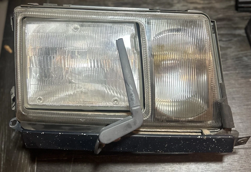 Conjunto de faros de pasajero derecho exterior derecho mercedes-benz 300e 1986-1993 Foto 1 de 4