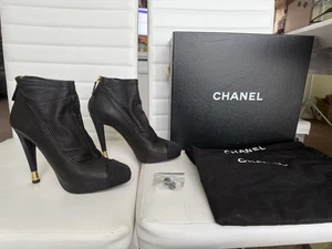 Chanel Botines Tacones Altos Talla 7.5 IT/ 7 US - Imagen 1 de 11