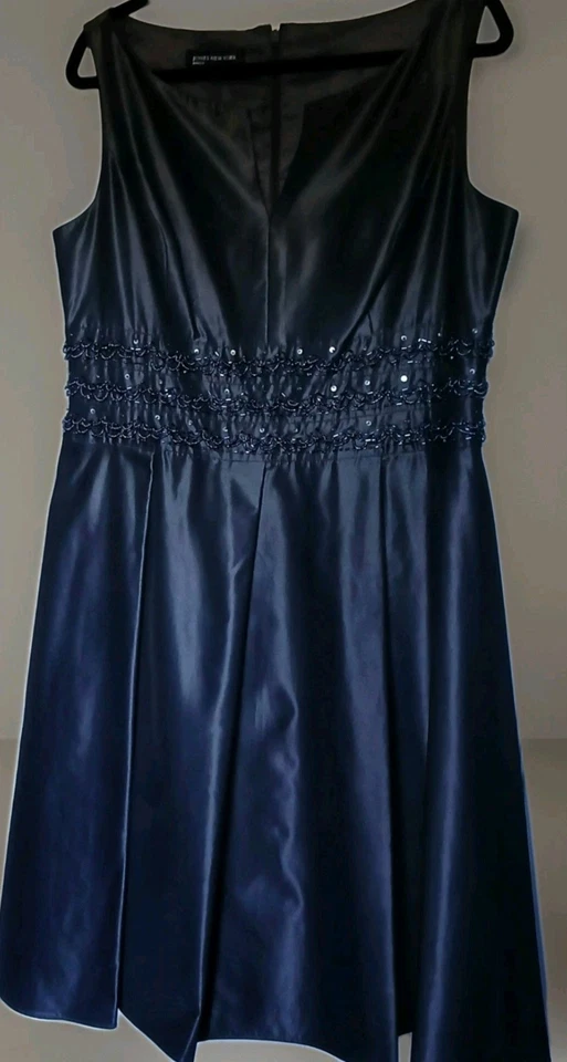 Vestido Jones NY Negro Satinado Talla 14/L Hasta la Rodilla Sin Mangas Cuello en V Noche Formal  Foto 1 de 4