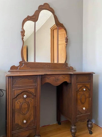 Vintage vanity with mirror Cover