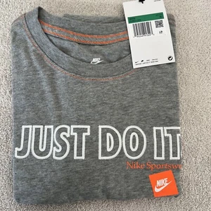 Nike DJ6617 063 Extra Large Light Gray Color Boys Short Sleeve T-Shirt - Picture 1 of 12