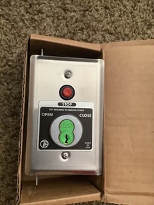 TE FKM-5S Flush Mounted Compact Key Switch  7 Pin With Core And Keys - Picture 1 of 4