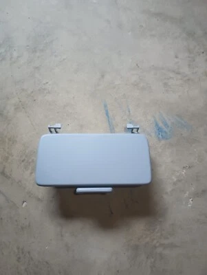 2000 - 2006 年丰田苔原太阳镜支架月雾原始设备制造商 — 第 1/4 张图片