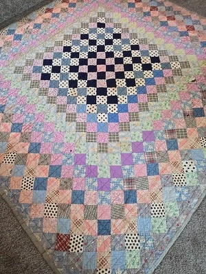 Colcha de retalhos vintage anos 40 com selo postal 74x80 - Imagem 1 de 4