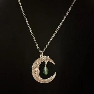 ❤️COLLAR COLGANTE LUNA CRECIENTE CELESTE DE COLECCIÓN CON CUENTAS VERDES 10,5” COLGAR  - Imagen 1 de 5