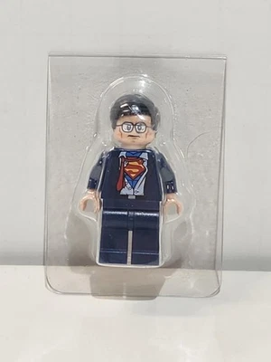 LEGO Superman Clark Kent - Batman The Movie - DC Super Heroes Unite DVD Exc. NIB - Image 1 of 2