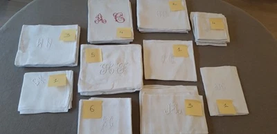 Lot de 30 serviettes monogrammées brodées dépareillées. - Photo 1/4