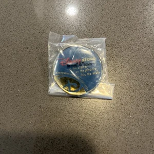 Prendedor de tienda Disney solapa redonda en tienda por teléfono a través de la web Disneyana 2000 - Imagen 1 de 2