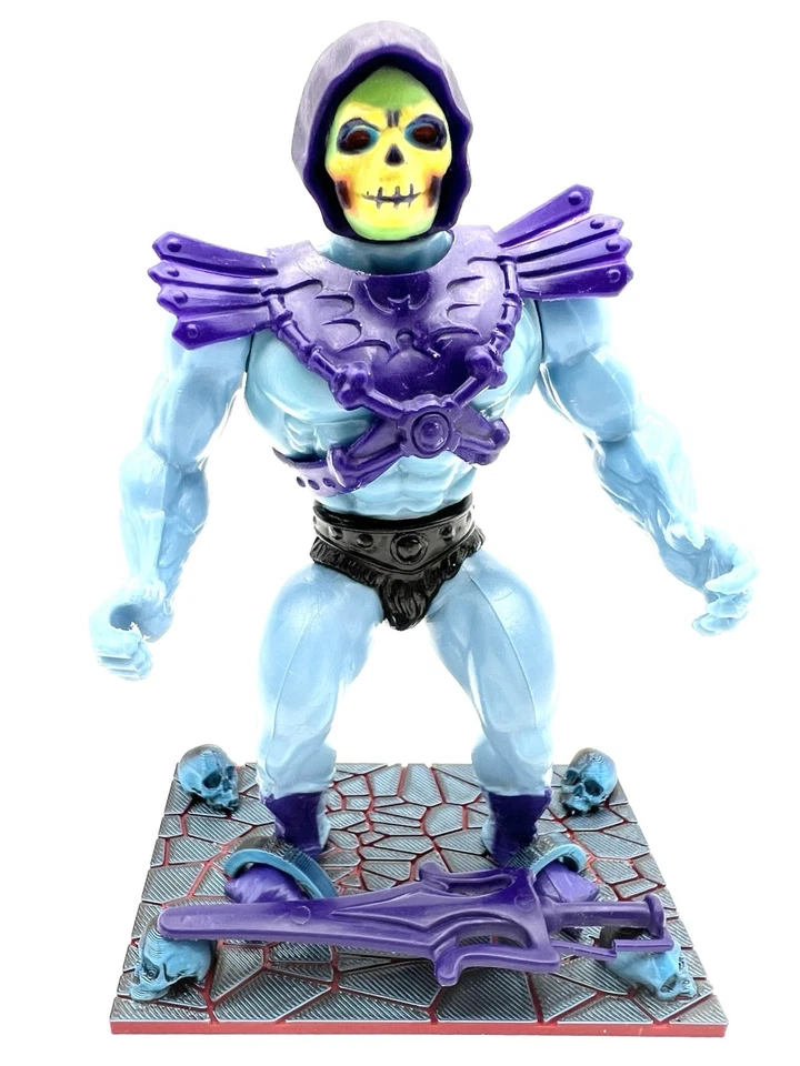 MASTERS OF THE UNIVERSE 1981 SKELETOR HALF BOOT PEACH CHEEKS W/ FREE STAND! - Image 1 of 4