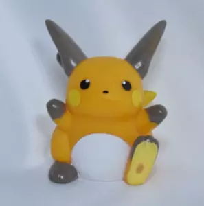 Raichu Var. Pokemon PVC Figure Finger Puppet Nintendo #0026 - Picture 1 of 14