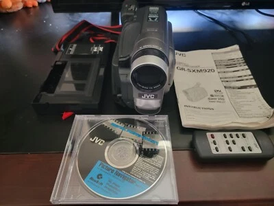 JVC GR-SXM920U Compact Super VHS Camcorder - Image 1 of 4