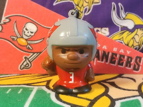 2018 NFL SqueezyMates Buccaneers QB Jameis Winston SloFoam 2.5in fig Teenymates Cover