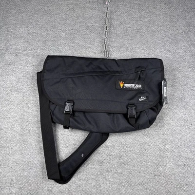 Bolso Mensajero Nike Cordura Manchester United Premier Cup 2011 Finales de Estados Unidos Nuevo con Etiquetas Foto 1 de 4