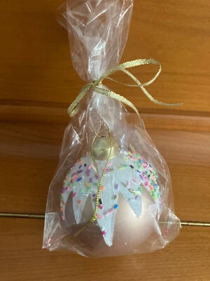 große goldene Weihnachtskugel mit etwas bunter Deko, s. Foto;ungenutzter Artikel - Bild 1 von 4