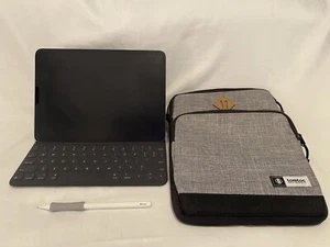 Pack Apple iPad Pro 1ère génération 64 Go, Wi-Fi 11 pouces gris avec crayon, étui et clavier - Photo 1/8