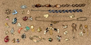 Vintage Costume Jewelry Flower Brooch Necklace & Earring Lot of 36 Pieces - Picture 1 of 11